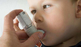 哮喘是怎么引起的？